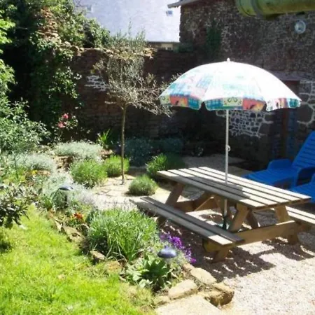 3 Bed - Sleeps 5 - Garden - Parking - Wifi *