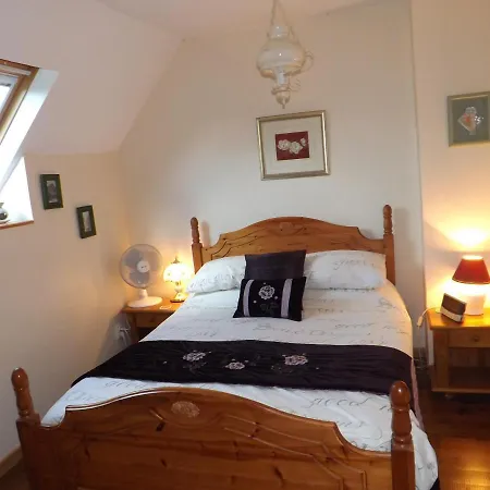 Semesterbostad 3 Bed - Sleeps 5 - Garden - Parking - Wifi *