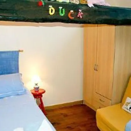 Semesterbostad 3 Bed - Sleeps 5 - Garden - Parking - Wifi *