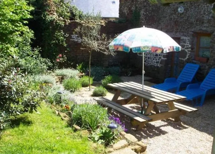 3 Bed - Sleeps 5 - Garden - Parking - Wifi *