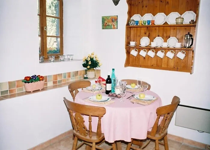 3 Bed - Sleeps 5 - Garden - Parking - Wifi 度假居